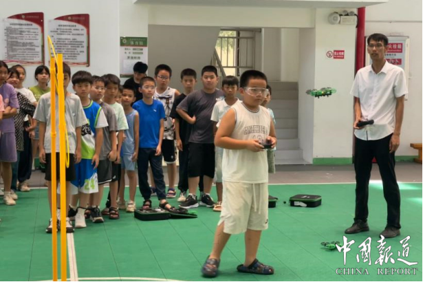 三亚海棠区暑期公益托管班开班 无人机课程点亮孩子多彩假期